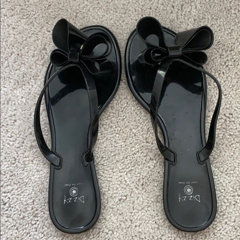 Black flip flops with bow